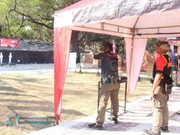 DANYONMARHANLAN VII KUPANG IKUTI EKSEBISI MENEMBAK PISTOL HUT KE 78 BHAYANGKARA