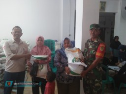 Pembagian Bantuan Pangan Beras Tahap Bulan Agustua di Balai Desa Karangtengah