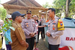 Droping Air Bersih di Desa Dayakan Polres Ponorogo Akan Bangun Sumur Bor Lagi