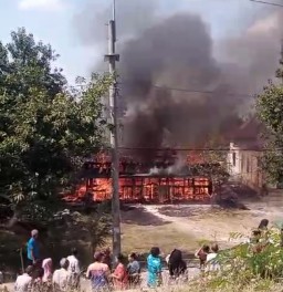 Lupa Matikan Kompor, Rumah Kayu di Desa Kebalanpelang Babat Hangus Terbakar