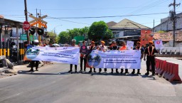 Satlantas Polres Tanjung Perak & PT KAI Daop 8 Intensifkan Sosialisasi di Perlintasan Sebidang