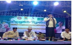 Masyarakat Desa Mundu Pesisir Rayakan Maulid Nabi Muhammad SAW dengan Gelar Muludan di Lapangan .