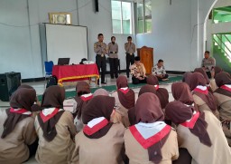 Sat Binmas Polres Cirebon Kota Bersama Taruna Akpol Melaksanakan Penyuluhan Bahaya Narkoba