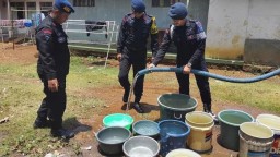50 Kepala Keluarga Dapat Bantuan Air Bersih dari Batalyon D Pelopor Satbrimob Polda Jabar