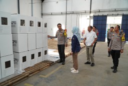 Kapolres Cirebon Kota Lakukan Pengecekan Logistik Pilkada 2024