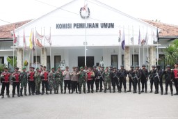 Jaga Kondusifitas Tahapan Pilkada 2024, Personel Gabungan Polres Sampang dan TNI Gelar KRYD