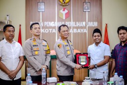 Cek Gudang Logistik KPU, Kapolrestabes Surabaya Pastikan Keamanan dan Kesiapan Pilkada 2024