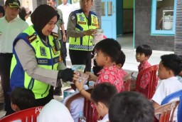 Polresta Cirebon Bersinergi dengan Pemkab Cirebon Gelar Program Makan Siang Gratis di SDN 3 Cipanas