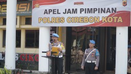 Wakapolres Cirebon Kota Periksa Puluhan HP Personel dalam Operasi Gaktiblin