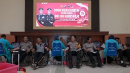 Bantu Pasokan Darah, Polres Jombang Ajak Anggotanya Donor