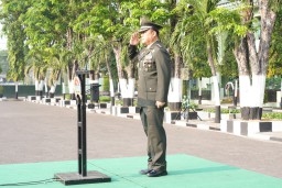 HUT TNI ke-79 : Kepala Staf Korem 084/Bhaskara Jaya Pimpin Upacara