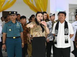 Danlanal Banyuwangi Dampingi Menteri Kelautan dan Perikanan RI Lepas Ekspor Perdana Tuna Kaleng.