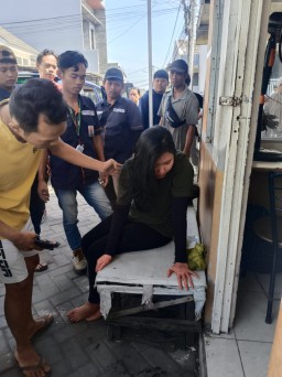 Pembegalan Driver Mobil Taxi Online Yang Di Lakukan Oleh Perempuan, Berakhir Tragis