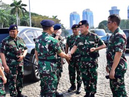 Menjelang HUT Ke-79 TNI, Wamenham Serahkan 769 Unit ALPALHANKAM Kepada TNI.