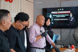 Polres Ponorogo Berhasil Ungkap Ilegal Logging, Tersangka dan Ratusan Batang Kayu Hutan Diamankan