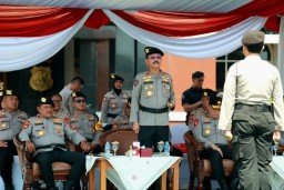 Kakorsabhara Polri Pimpin Apel Gelar Pasukan Kesiapan Pengamanan Pilkada 2024 di Polda Jatim