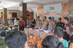Polres Lumajang Berhasil Ungkap Peredaran Narkoba dan Ladang Ganja 5 Tersangka Diamankan
