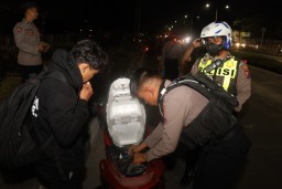 Jamin Keamanan Jelang Pilkada 2024: Polres Pelabuhan Tanjung Perak Intensifkan Patroli Malam