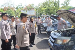 Hadapi Tahap Coblosan Pilkada 2024, Birolog Polda Jatim Cek Ranmor dan Almatsus di Polres Sampang