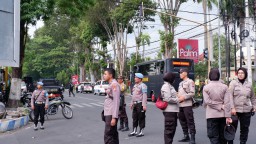 Kolaborasi Polisi dan TNI Lakukan Pengamanan, Debat Kedua Pilkada di Bondowoso Berlangsung Kondusif