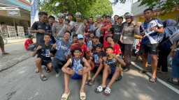 Polres Kediri Sosialisasi Keselamatan Berlalu Lintas Berbagi Helm Gratis di Area CFD