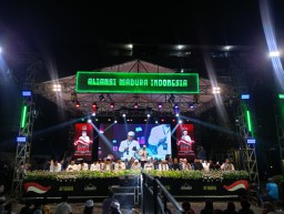 Gebyar Sholawat (AMI) Rayakan Milad Ke-2, Ribuan Jamaah Lantunkan Sholawat dan Do'a