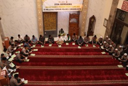 Polres Cirebon Kota Gelar Pengajian dan Doa Bersama Anak Yatim untuk Pilkada Damai 2024