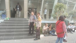 Kapolsek Wonocolo Kawal Doa Bersama Penutup Kampanye Pilkada 2024 Khofifah-Emil di Surabaya