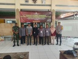 Pengamanan Ketat Rapat Pleno Rekapitulasi Pilkada 2024 di Kecamatan Mantup