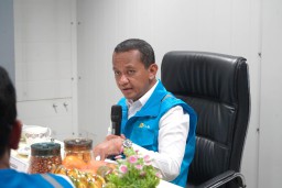 Sambut Nataru, Menteri ESDM Kunjungi Maluku, Pastikan Listrik PLN di Indonesia Timur Andal