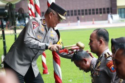 Kapolda Jatim Pimpin Upacara Kenaikan Pangkat 3.057 Anggota Polri