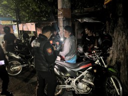 Tim Jogoboyo Polrestabes Surabaya Bekuk Dua Pemuda Pembobol Coffee Shop