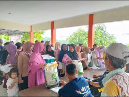Kelurahan Pejambon Kecamatan Sumber Penyaluran Beras Bulog 10 Kg.