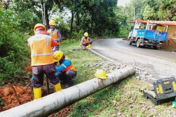 Nataru: Bertahap, PLN Berhasil Pulihkan Kelistrikan Pascacuaca Ekstrem di Beberapa Wilayah Jawa Bara