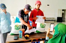 Penyaluran Bantuan Beras Bulog Bulan Desember 2024 Desa Luwung.