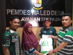 Penyerahan Bantuan Beras Bulog Sebanyak 239 KPM Memasuki Tahap Bulan Desember 2024.