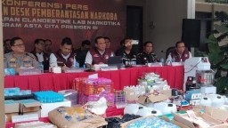 Bareskrim Polri dan Polresta Bandung Bongkar Lab Narkotika Tersembunyi Rumah Mewah