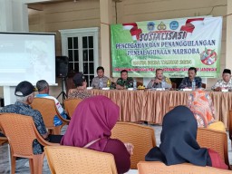 "Polsek Karangbinangun Dukung Asta Cita Presiden: Sosialisasi Bahaya Narkoba di Desa Pendowolimo"