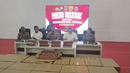 Polrestabes Surabaya dan Bea Cukai Bongkar Peredaran 145 Bal Rokok Ilegal Bernilai Miliaran.
