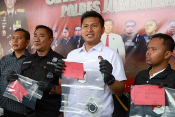 Perempuan Muda Melahirkan di Kamar Kos, Bayi Dibekap Hingga Tewas