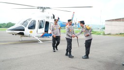 Kapolres Cirebon Kota Sambut Kedatangan Kapolda Jabar di Bandara Cakrabhuwana