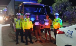 Dilarang Beroperasi Selama Libur Nataru, PJR Tol Cisumdawu Tindak Pengendara Truk Sumbu 3