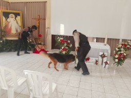 Jelang Misa Natal, Polres Jombang Lakukan Sterilisasi Gereja