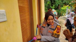 Pasutri di Getasan Dapat Bantuan Kamar Mandi Dari Polresta Cirebon: Kami Tak Perlu ke Sungai Lagi