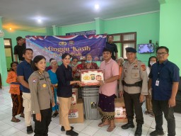 Polda Bali Gencarkan Program Minggu Kasih di Panti Jompo PSTW Wana Seraya