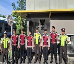 Momentum Tahun Baru: Patroli Bersepeda Ditsamapta Polda Jatim Sambangi PLN, Jamin Kamtibmas Kondusif