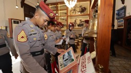 Flashback PerjuanganPolri: Taruna dan Taruni Akpol Sambangi Polrestabes Surabaya