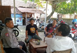 Silaturahmi Kamtibmas, Bhabinkamtibmas kesambi Polsek kesambi Polres Cirebon Kota himbau kerukunan.