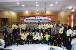 Tasyakuran HUT Satpam Ke 44 Dan Wujudkan Indonesia Emas, Kapolres Majalengka Berikan Piagam Penghargaan.