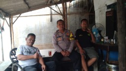 Pasca Pilkada Polsek Seltim Polres Cirebon Kota Lewat Bhabinkamtibmas Tingkatkan komunikasi.